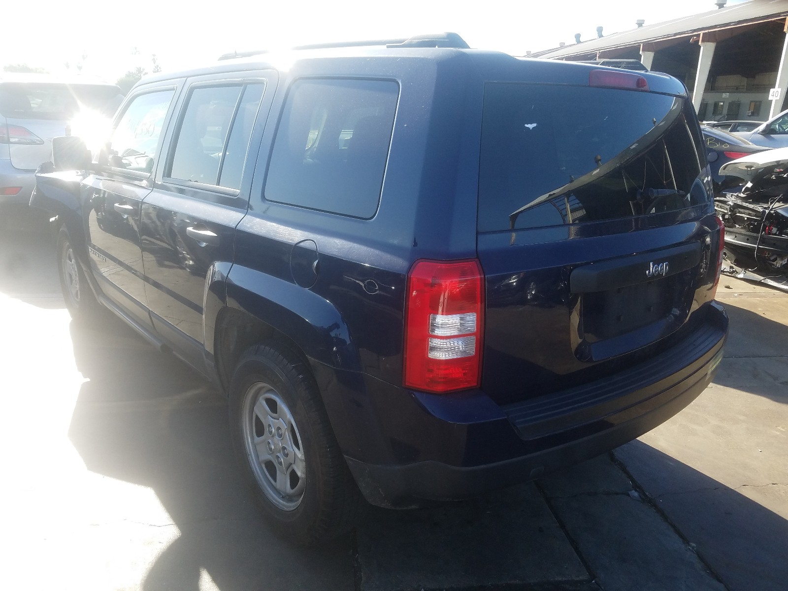 Photo 2 VIN: 1C4NJPBA1CD685186 - JEEP PATRIOT SP 