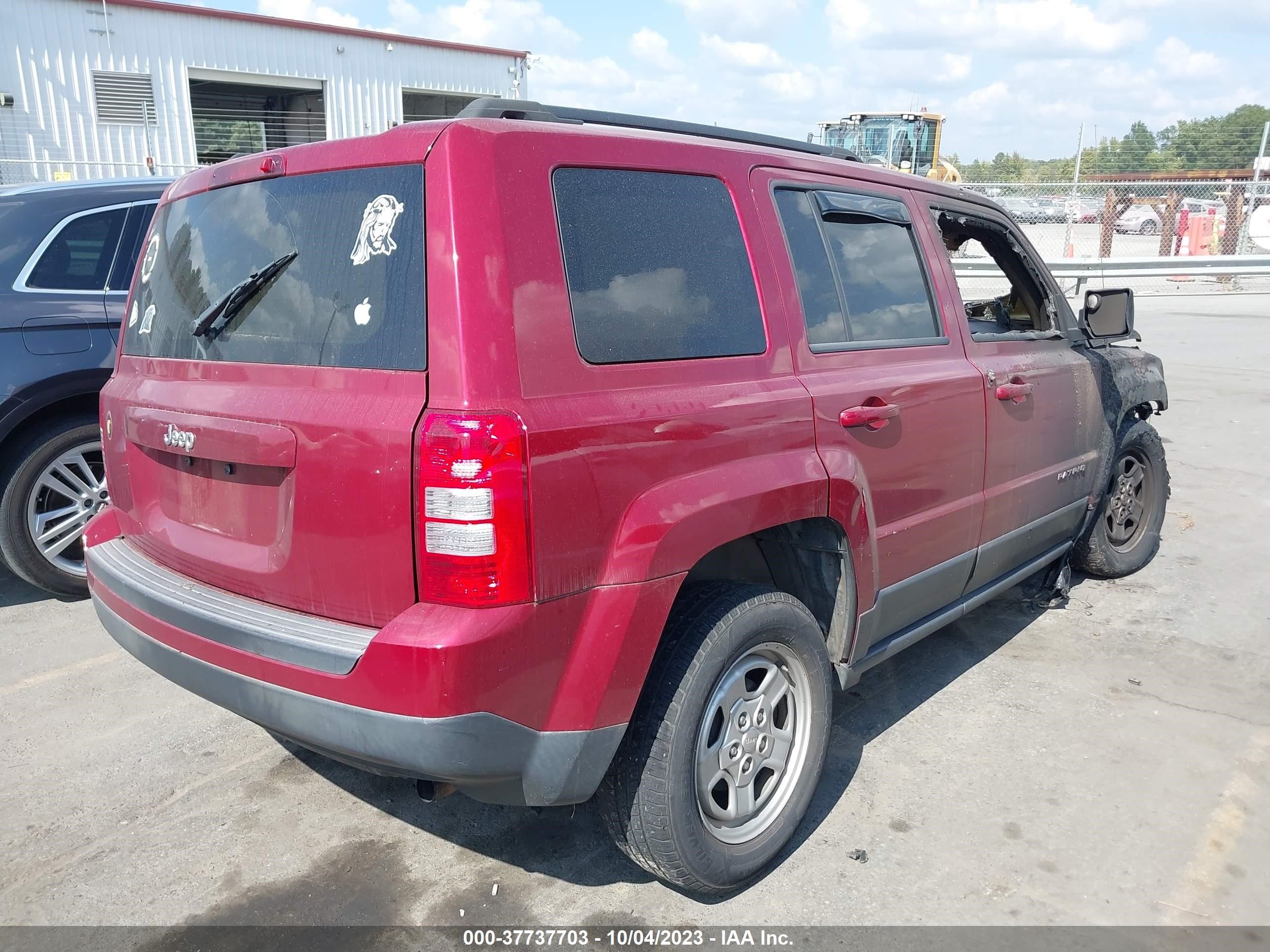 Photo 3 VIN: 1C4NJPBA1FD235591 - JEEP LIBERTY (PATRIOT) 