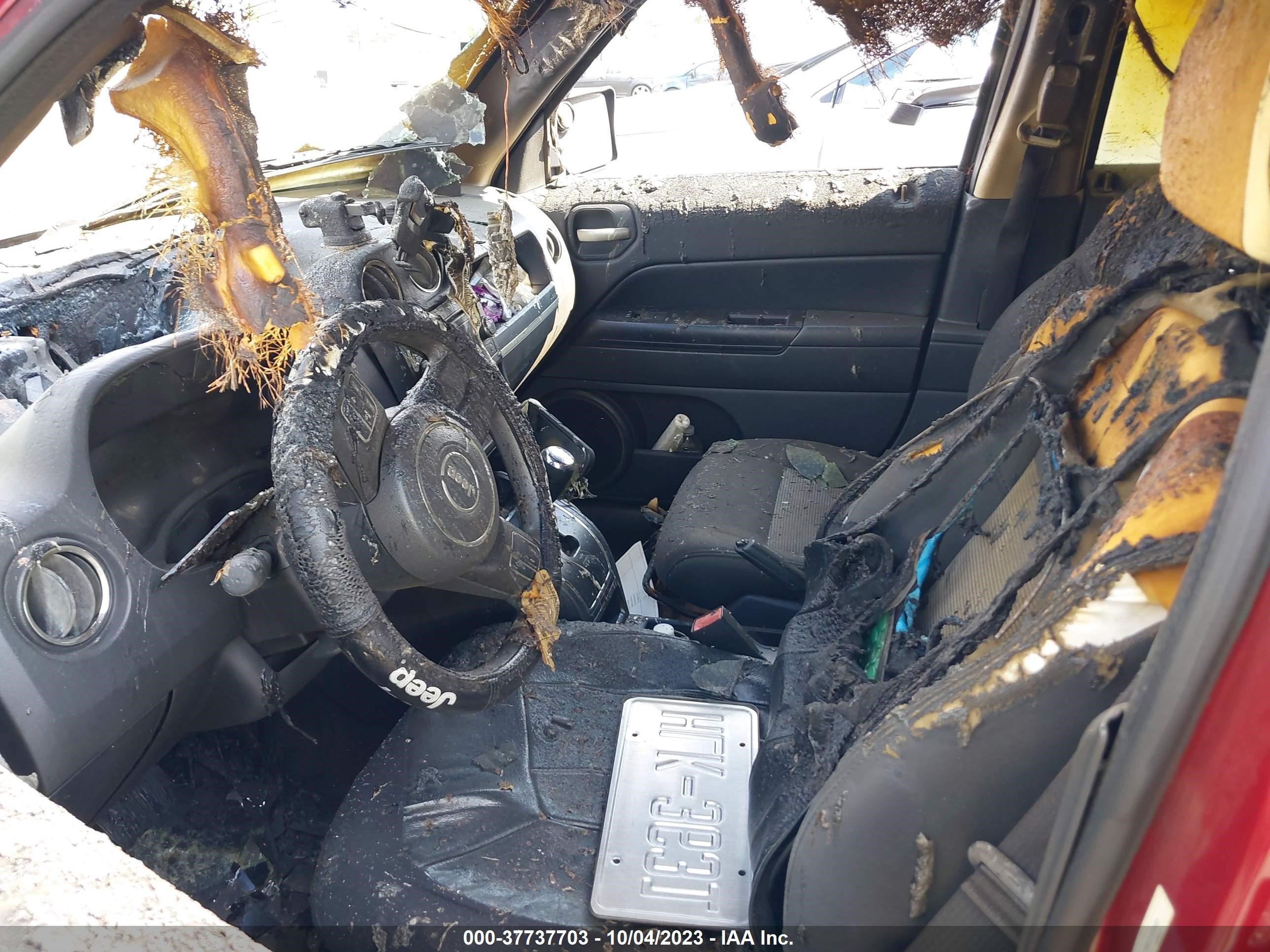 Photo 4 VIN: 1C4NJPBA1FD235591 - JEEP LIBERTY (PATRIOT) 