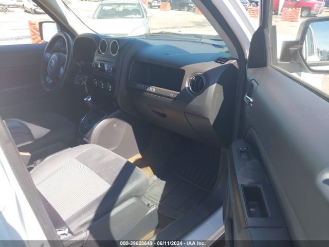 Photo 4 VIN: 1C4NJPBA1GD678132 - JEEP PATRIOT 