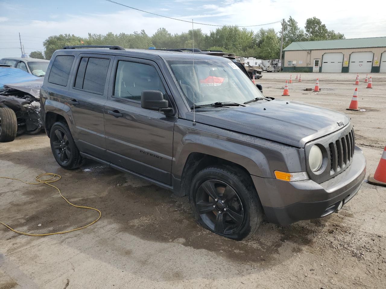 Photo 3 VIN: 1C4NJPBA2ED848253 - JEEP LIBERTY (PATRIOT) 