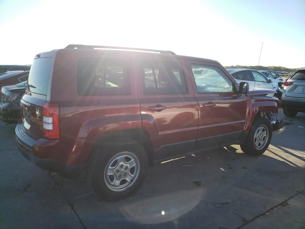 Photo 2 VIN: 1C4NJPBA2FD304773 - JEEP LIBERTY (PATRIOT) 