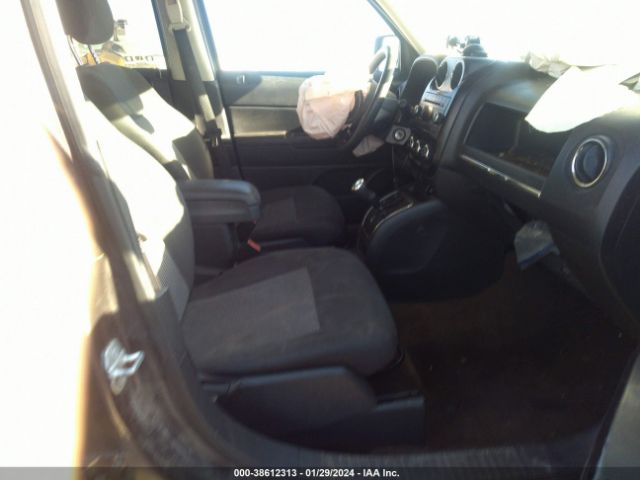 Photo 4 VIN: 1C4NJPBA2GD528031 - JEEP PATRIOT 