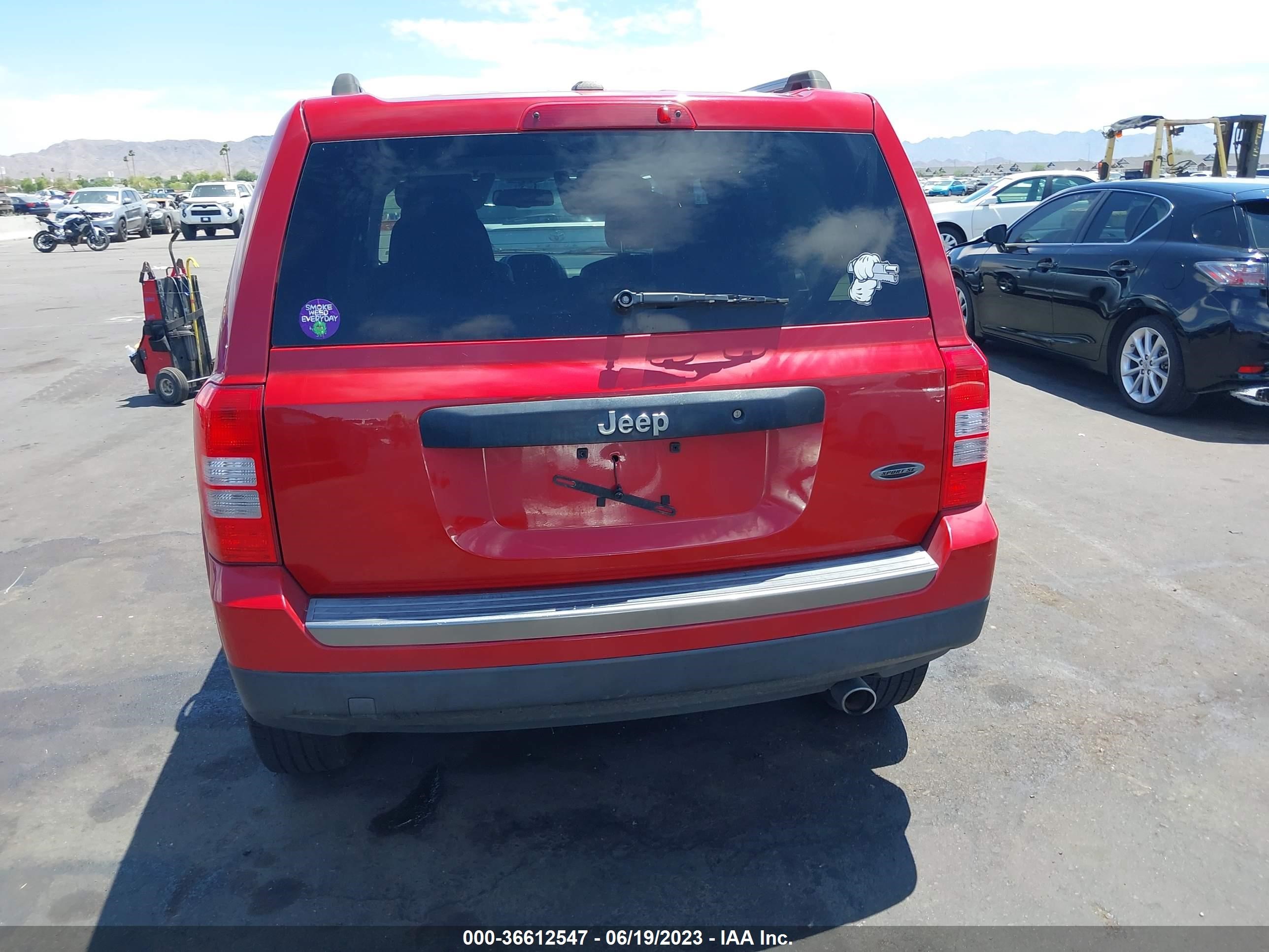 Photo 15 VIN: 1C4NJPBA2GD787991 - JEEP LIBERTY (PATRIOT) 