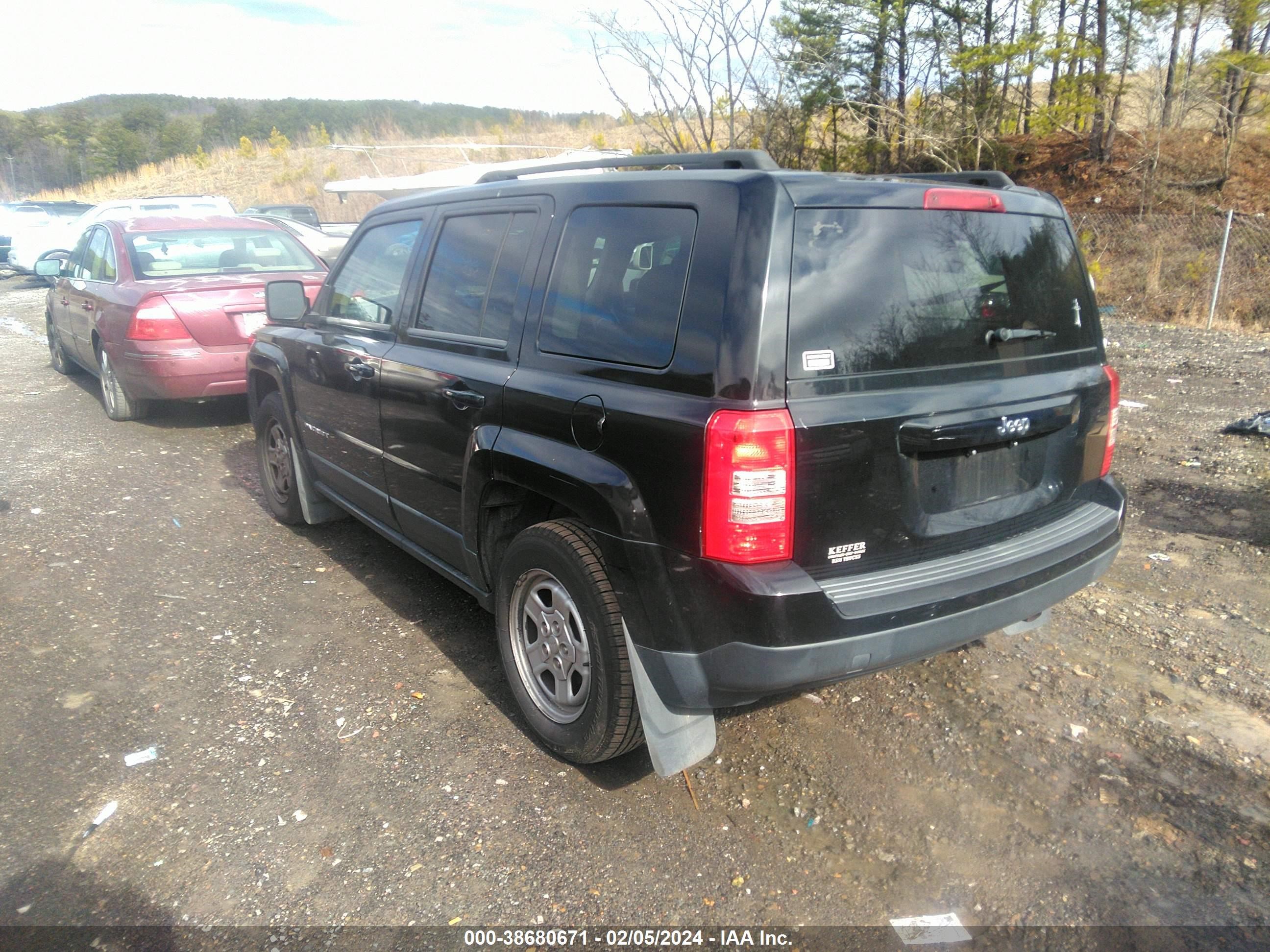 Photo 2 VIN: 1C4NJPBA3DD246718 - JEEP LIBERTY (PATRIOT) 