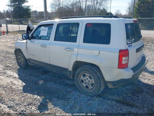 Photo 2 VIN: 1C4NJPBA3GD676737 - JEEP PATRIOT 