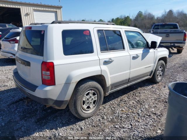 Photo 3 VIN: 1C4NJPBA3GD676737 - JEEP PATRIOT 