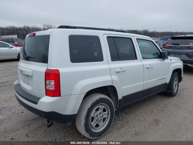 Photo 3 VIN: 1C4NJPBA4GD812177 - JEEP PATRIOT 