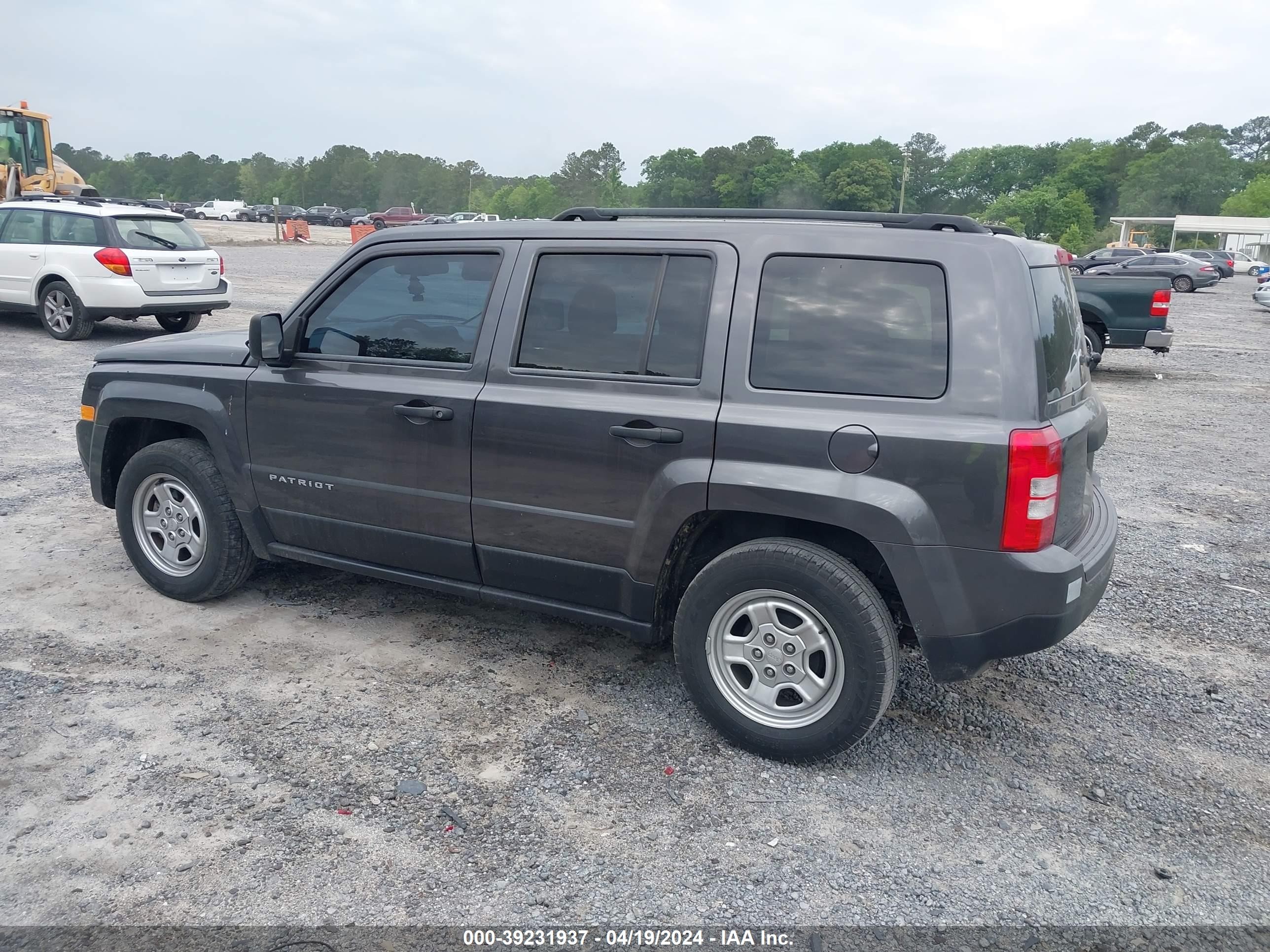 Photo 2 VIN: 1C4NJPBA5HD119880 - JEEP LIBERTY (PATRIOT) 