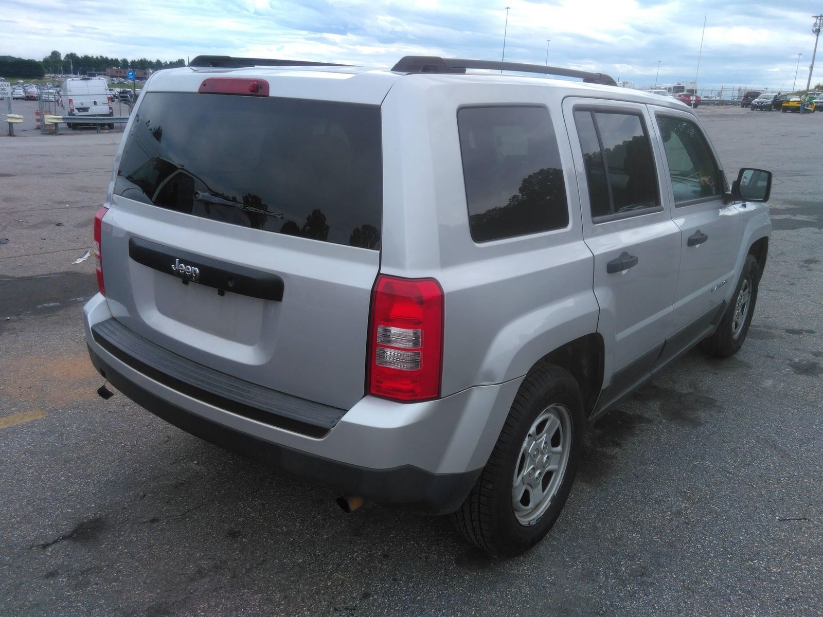 Photo 1 VIN: 1C4NJPBA6DD213289 - JEEP PATRIOT FWD 4C 