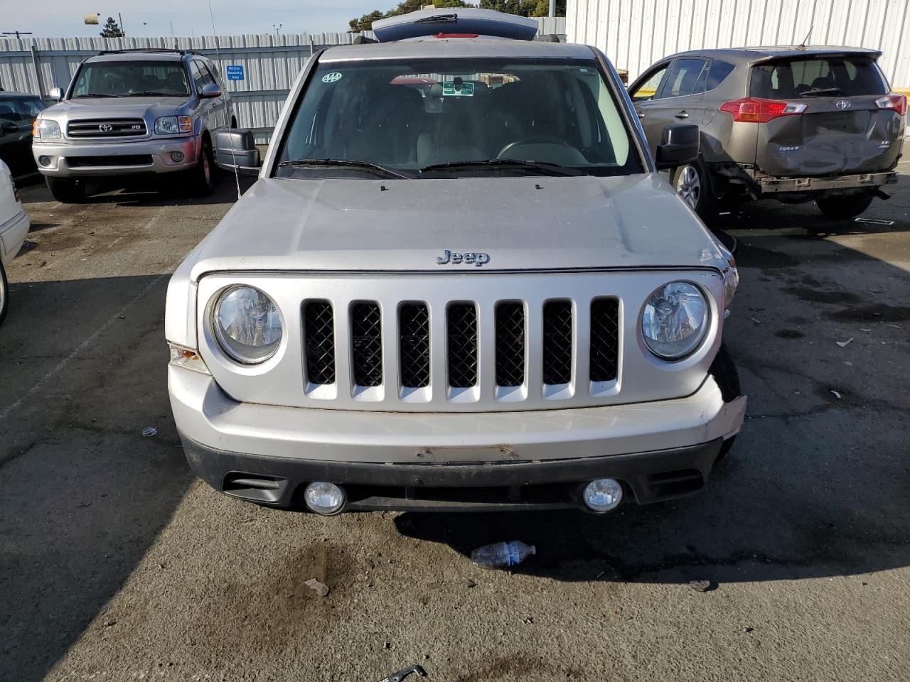 Photo 4 VIN: 1C4NJPBA6ED573986 - JEEP LIBERTY (PATRIOT) 