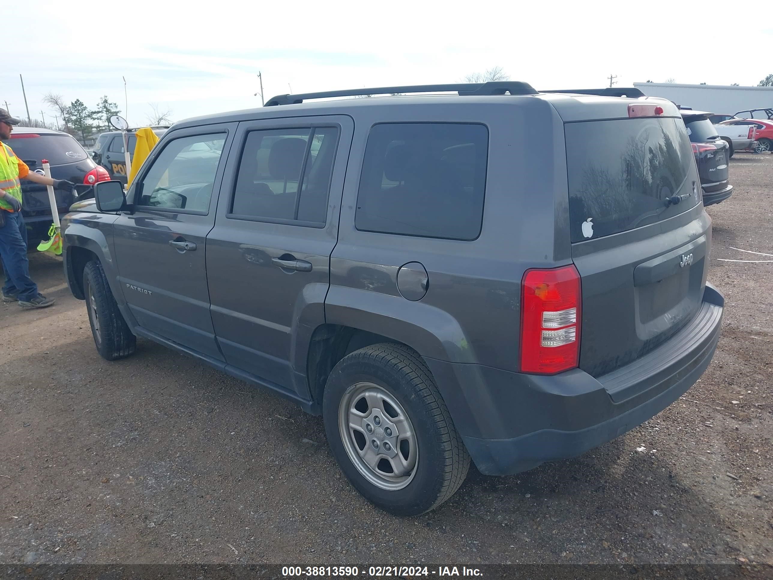 Photo 2 VIN: 1C4NJPBA6FD240530 - JEEP LIBERTY (PATRIOT) 