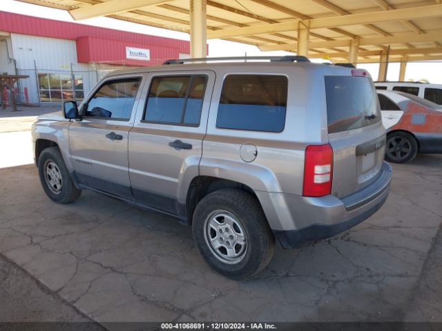 Photo 2 VIN: 1C4NJPBA6GD700187 - JEEP PATRIOT 