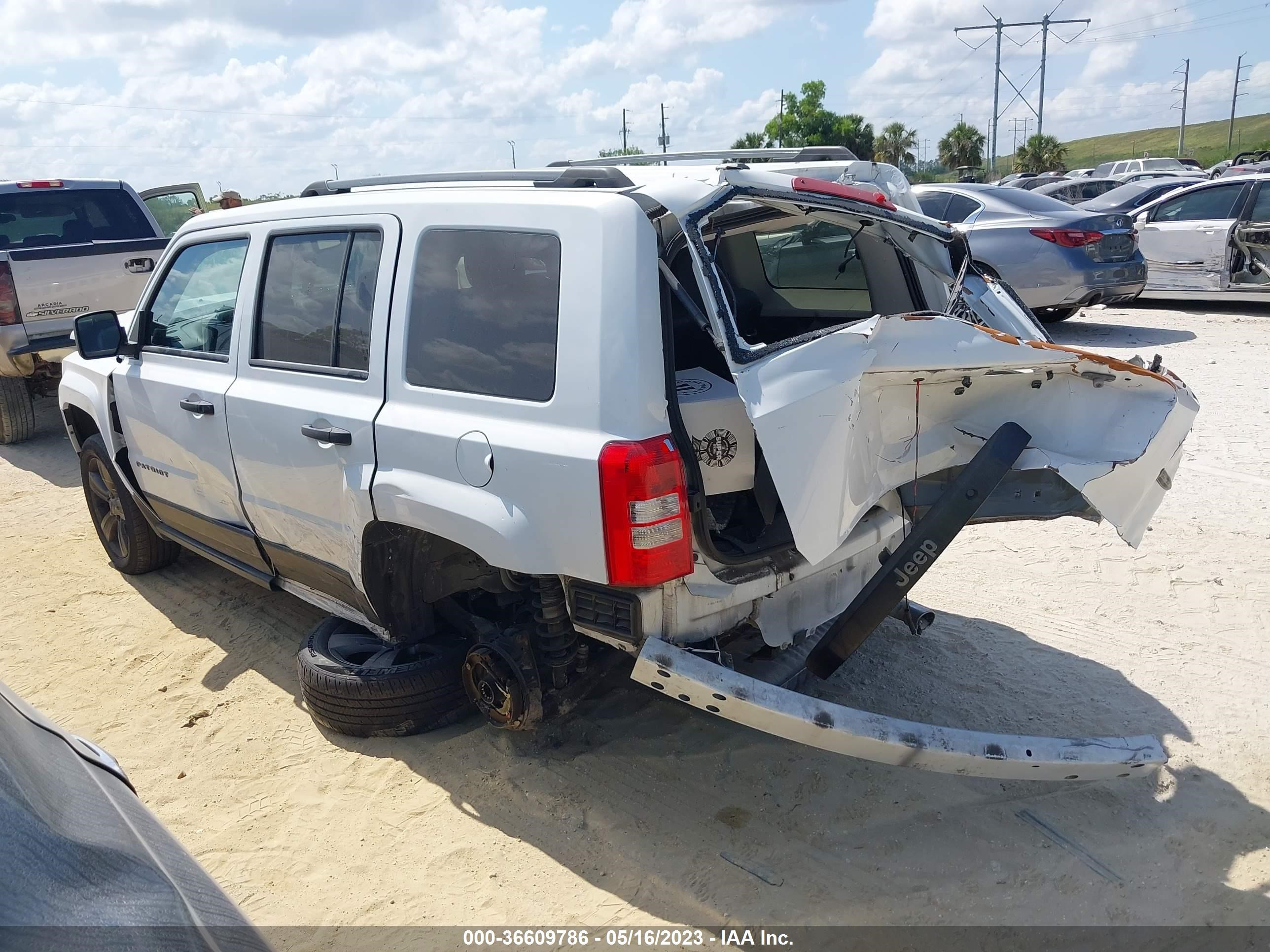 Photo 2 VIN: 1C4NJPBA8GD777272 - JEEP PATRIOT 