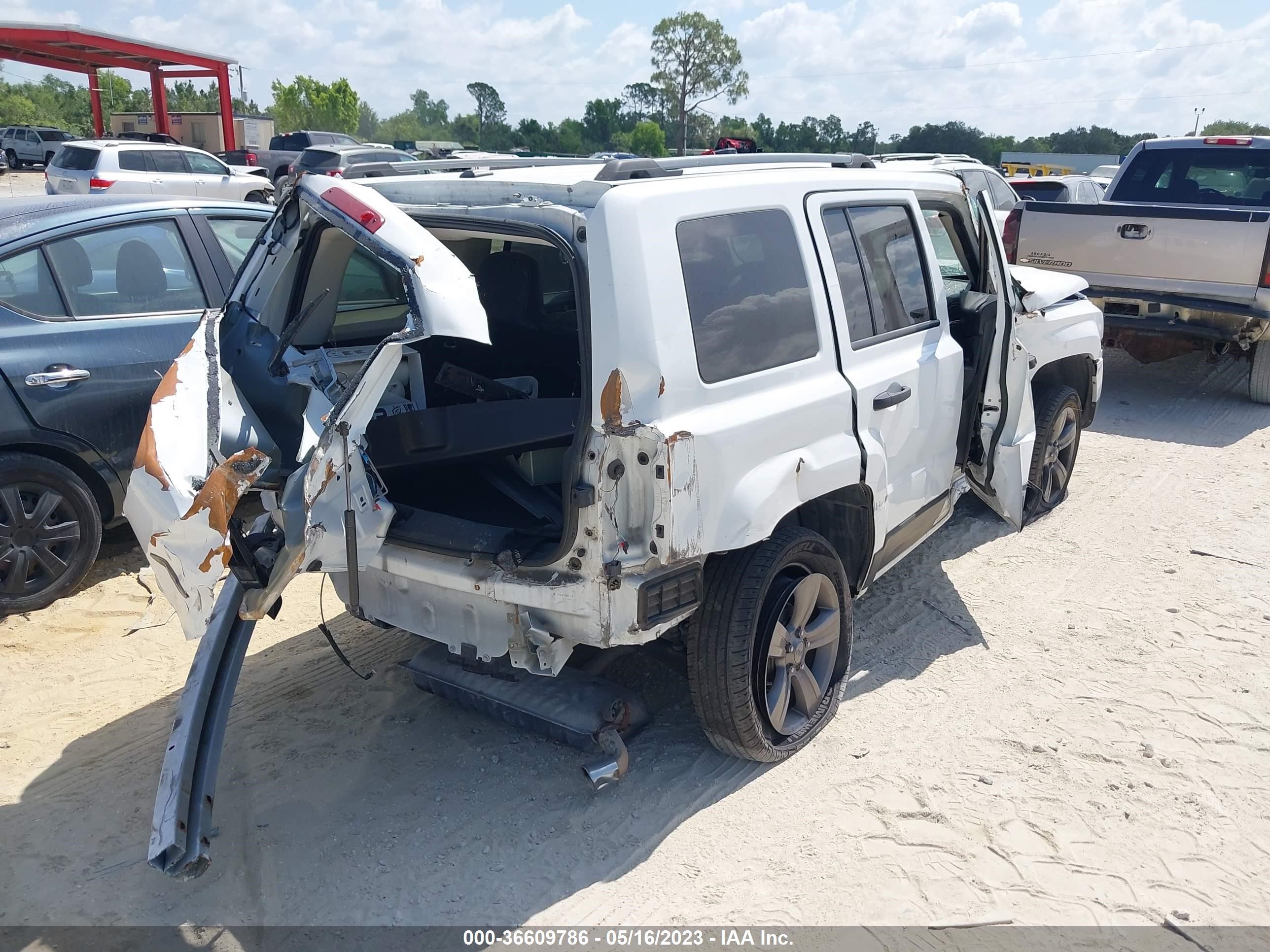 Photo 3 VIN: 1C4NJPBA8GD777272 - JEEP PATRIOT 