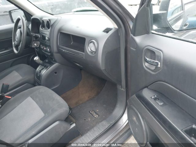 Photo 4 VIN: 1C4NJPBA9GD567635 - JEEP PATRIOT 