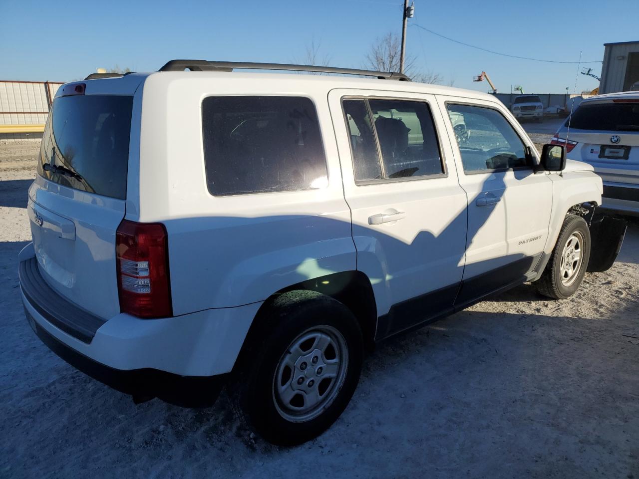 Photo 2 VIN: 1C4NJPBAXED692513 - JEEP LIBERTY (PATRIOT) 