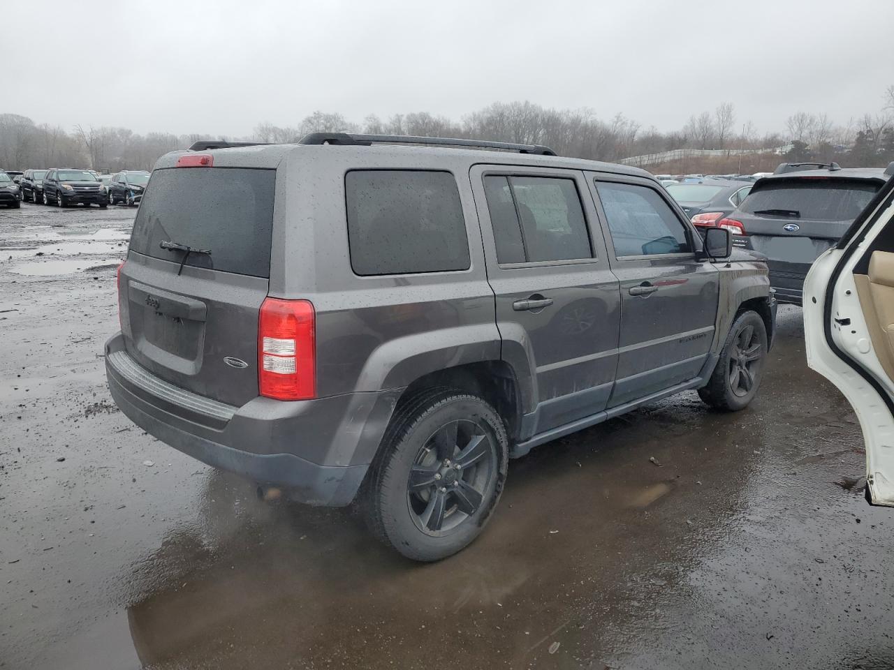 Photo 2 VIN: 1C4NJPBAXED804209 - JEEP LIBERTY (PATRIOT) 