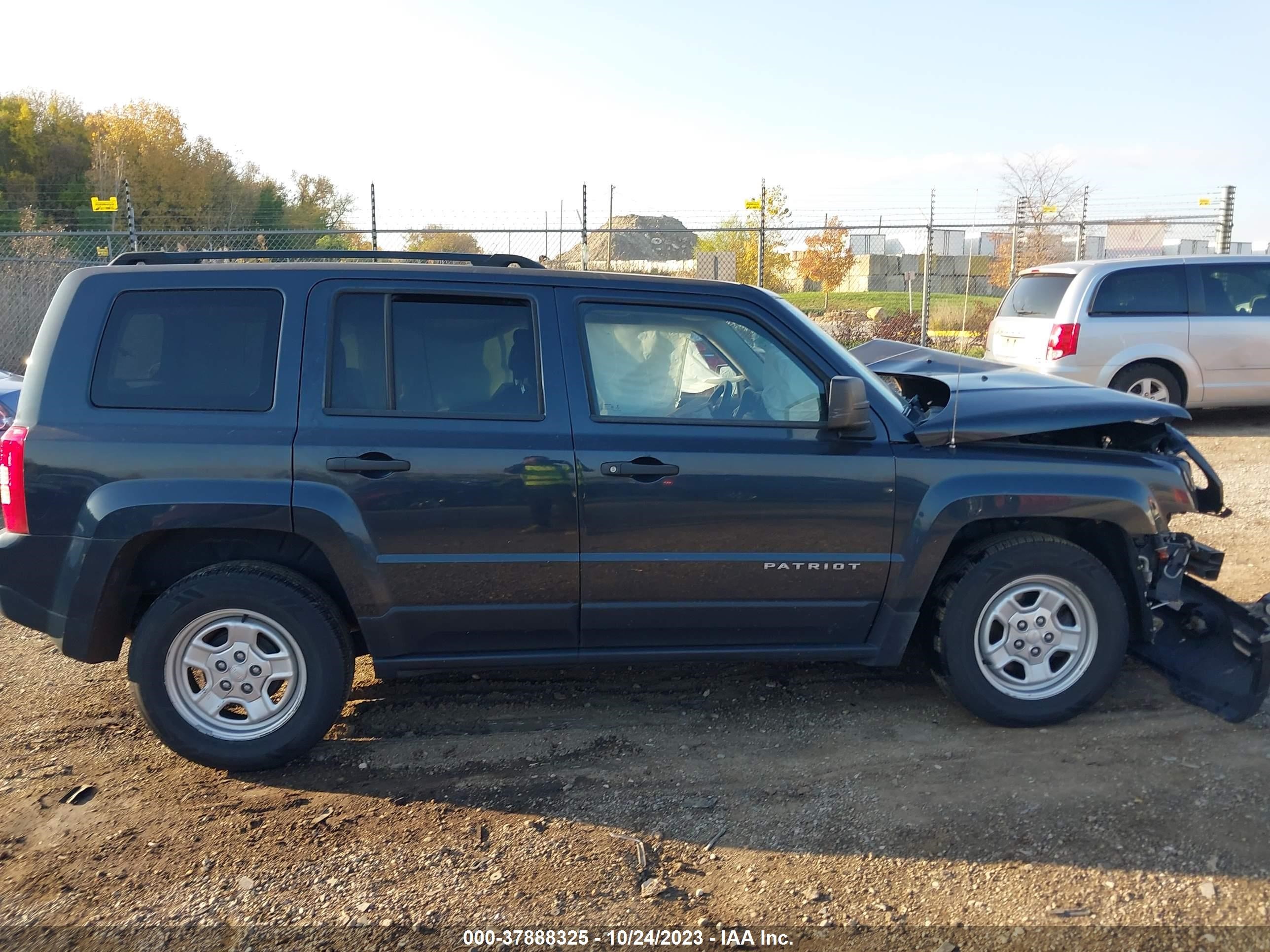 Photo 11 VIN: 1C4NJPBAXED856374 - JEEP LIBERTY (PATRIOT) 