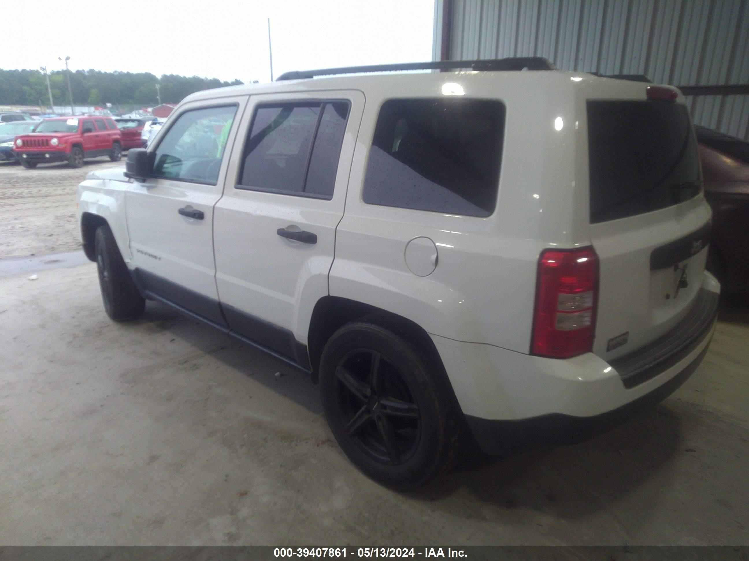 Photo 2 VIN: 1C4NJPBAXGD727232 - JEEP LIBERTY (PATRIOT) 