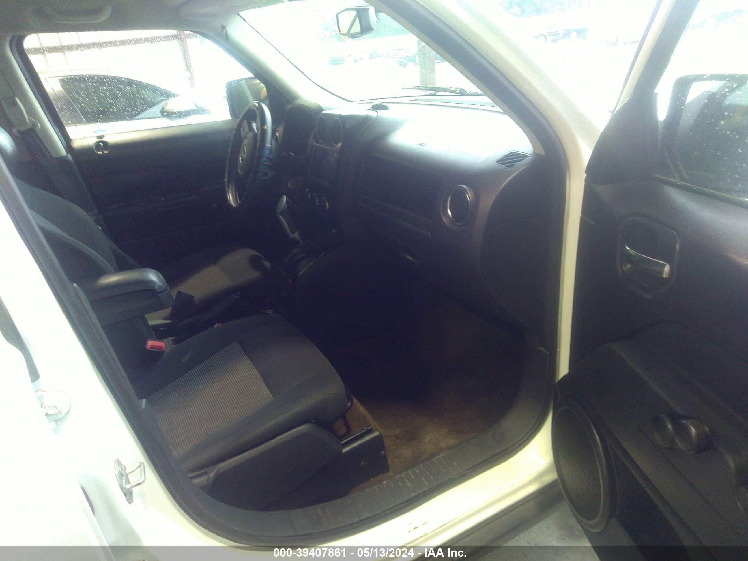 Photo 4 VIN: 1C4NJPBAXGD727232 - JEEP LIBERTY (PATRIOT) 