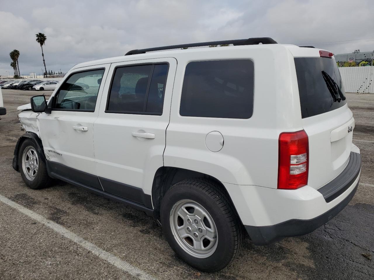 Photo 1 VIN: 1C4NJPBAXHD122743 - JEEP LIBERTY (PATRIOT) 