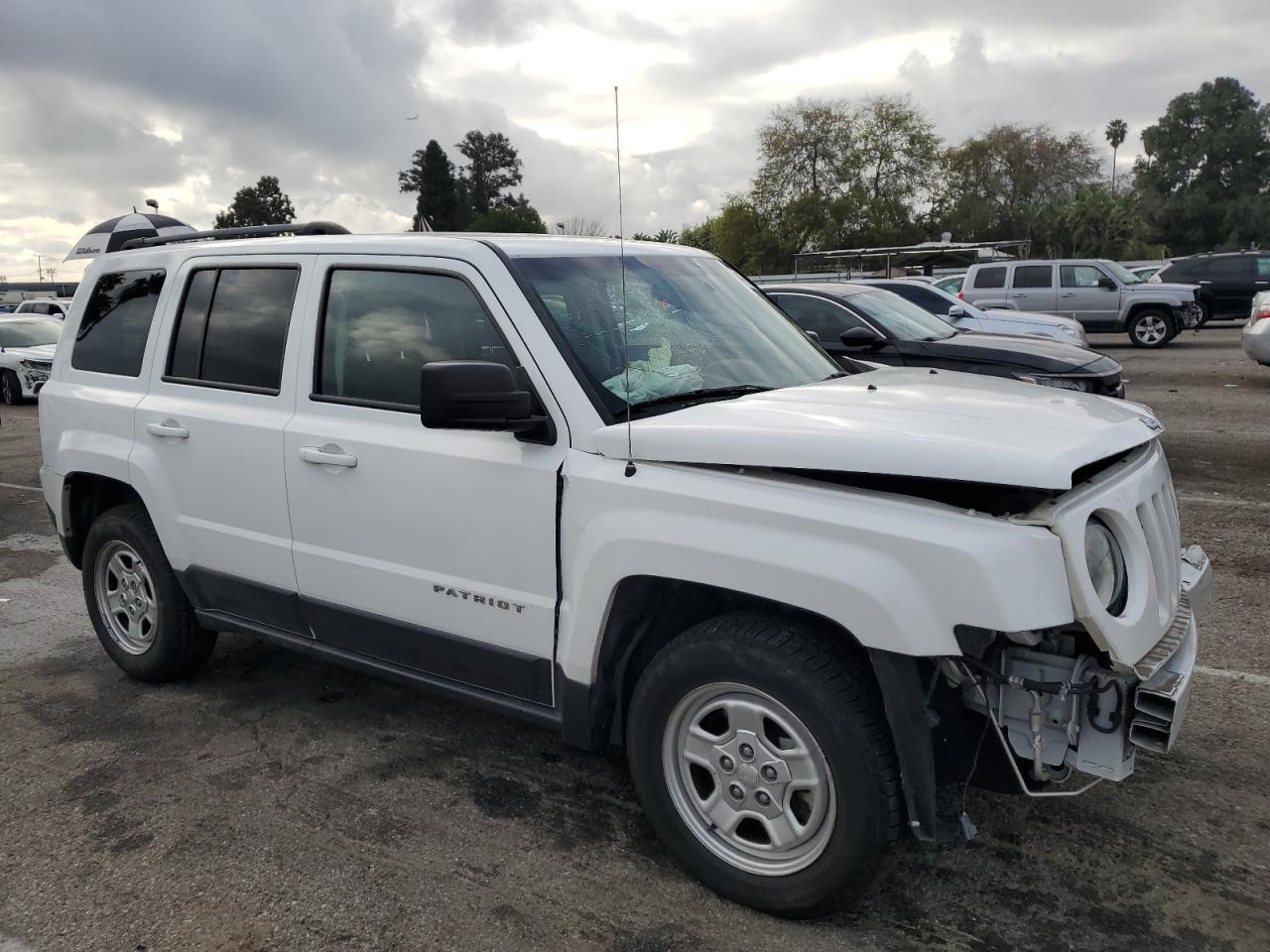 Photo 3 VIN: 1C4NJPBAXHD122743 - JEEP LIBERTY (PATRIOT) 