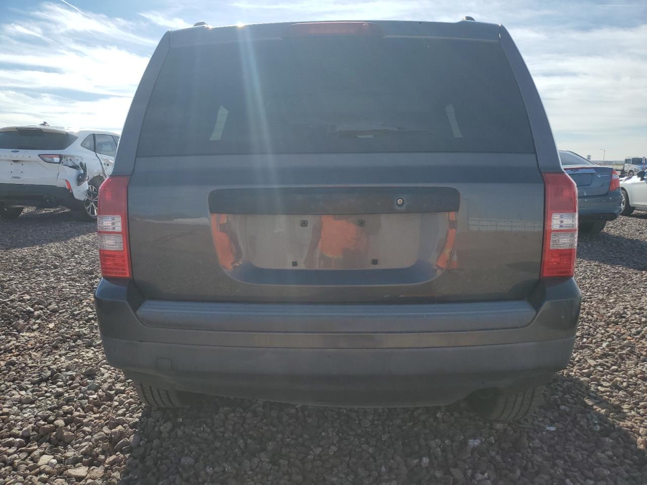 Photo 5 VIN: 1C4NJPBAXHD209896 - JEEP LIBERTY (PATRIOT) 