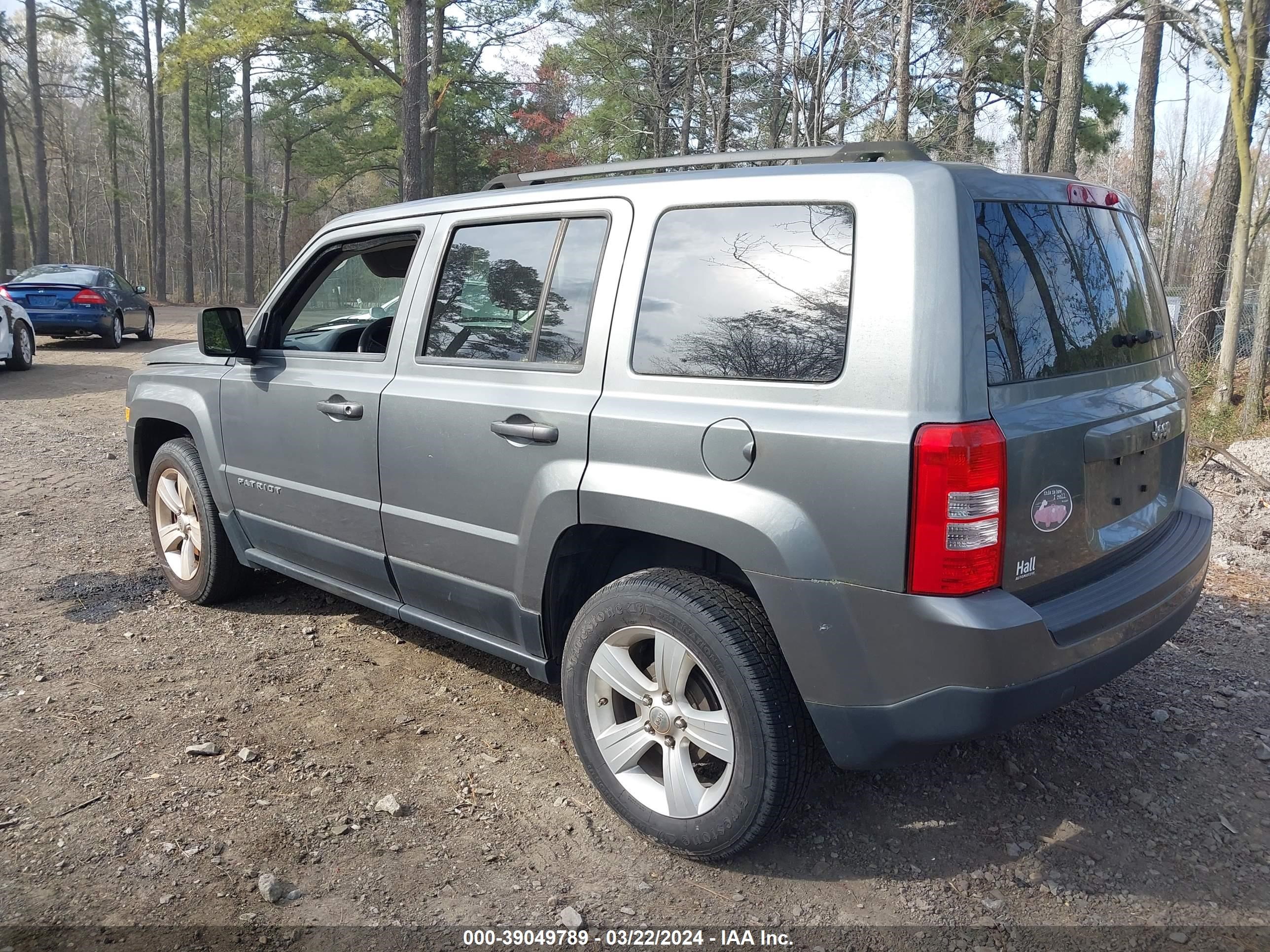 Photo 2 VIN: 1C4NJPBB0CD511568 - JEEP LIBERTY (PATRIOT) 