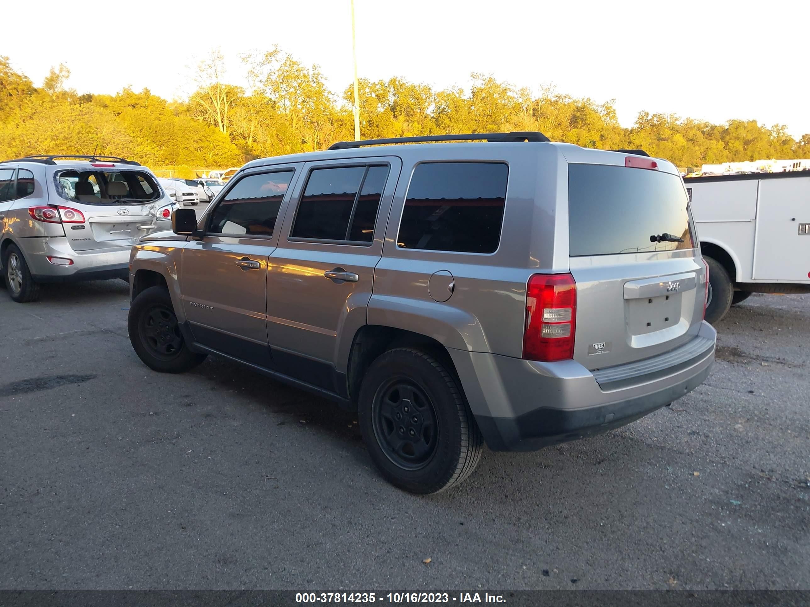 Photo 2 VIN: 1C4NJPBB0ED900147 - JEEP LIBERTY (PATRIOT) 