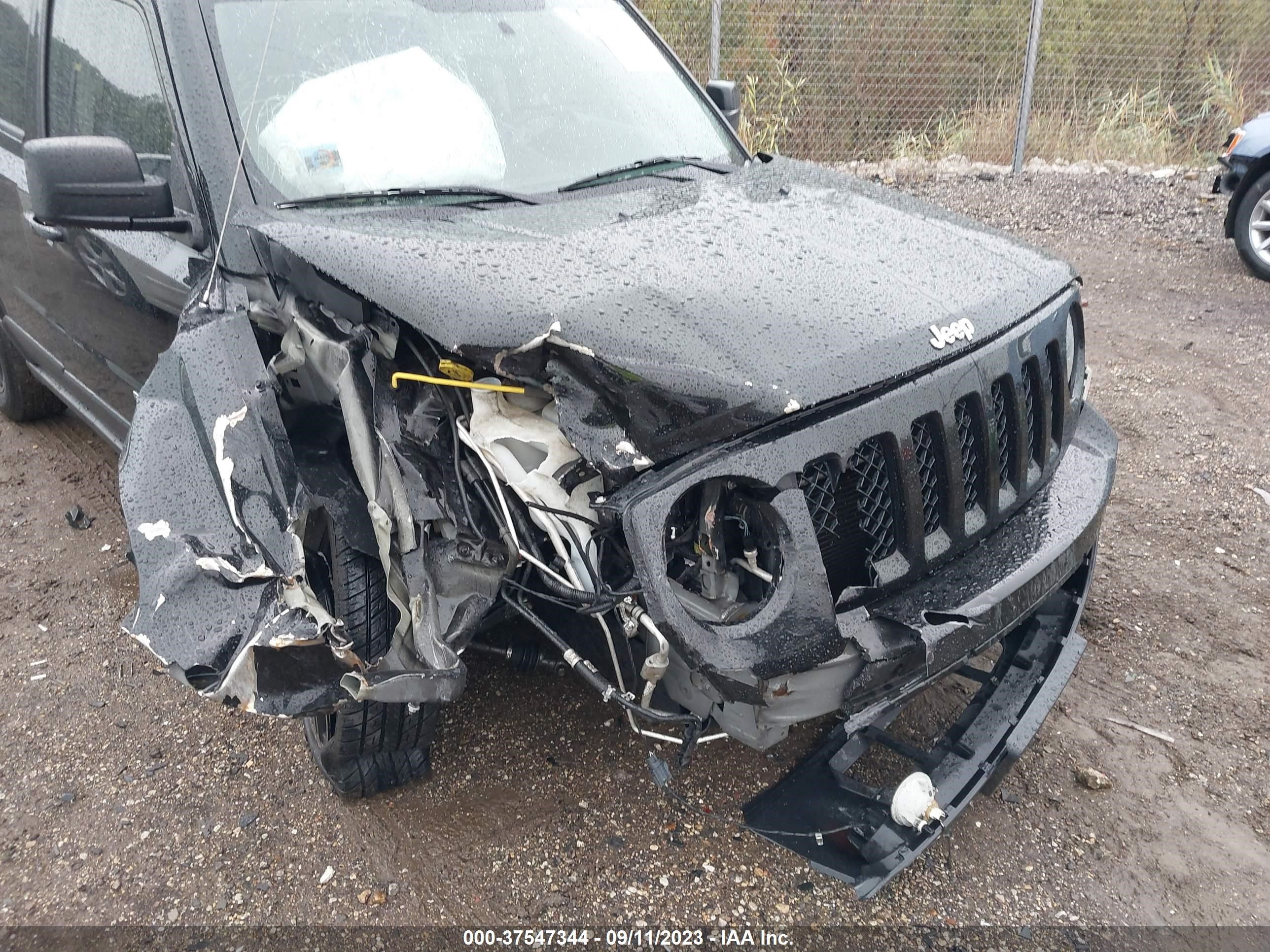 Photo 5 VIN: 1C4NJPBB1GD807978 - JEEP LIBERTY (PATRIOT) 