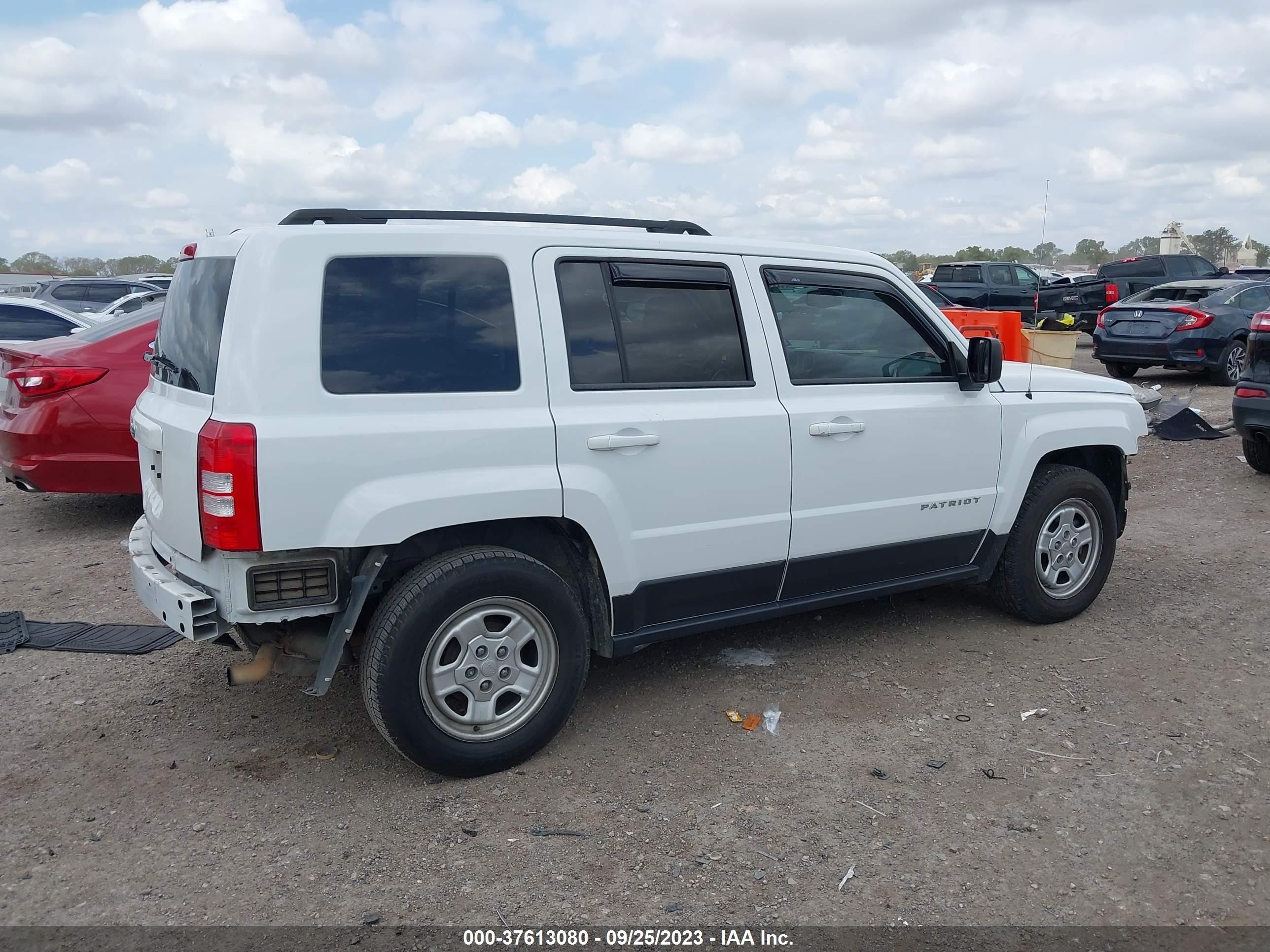 Photo 3 VIN: 1C4NJPBB2GD777518 - JEEP LIBERTY (PATRIOT) 