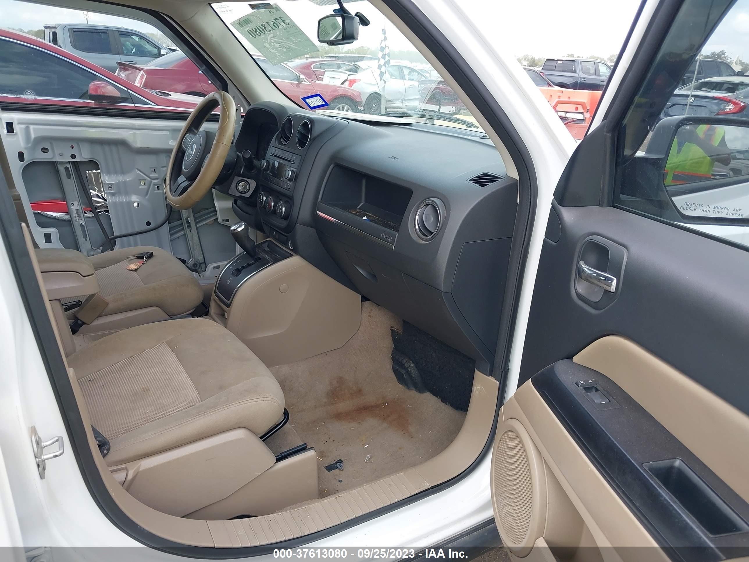 Photo 4 VIN: 1C4NJPBB2GD777518 - JEEP LIBERTY (PATRIOT) 