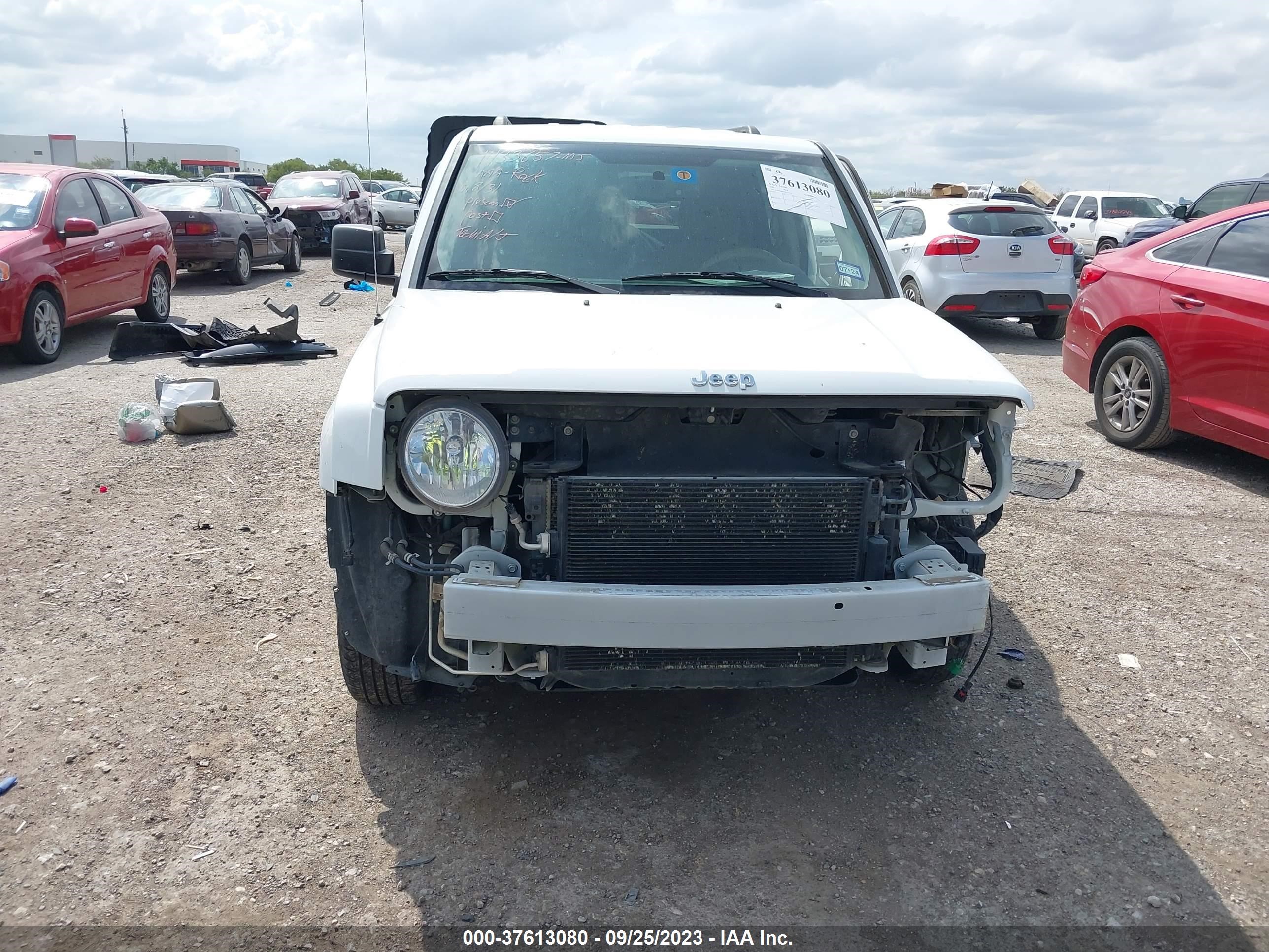 Photo 5 VIN: 1C4NJPBB2GD777518 - JEEP LIBERTY (PATRIOT) 