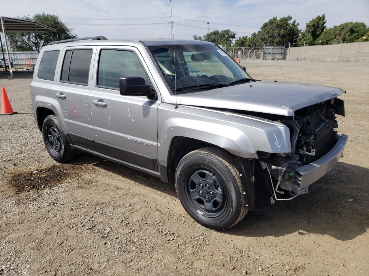 Photo 3 VIN: 1C4NJPBB2HD121353 - JEEP LIBERTY (PATRIOT) 