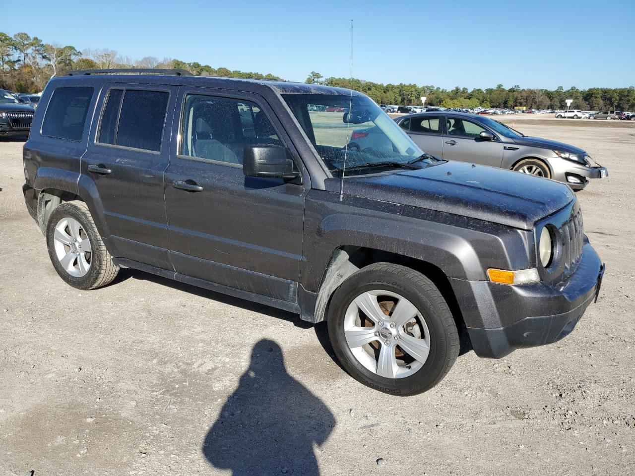 Photo 3 VIN: 1C4NJPBB3FD203802 - JEEP LIBERTY (PATRIOT) 