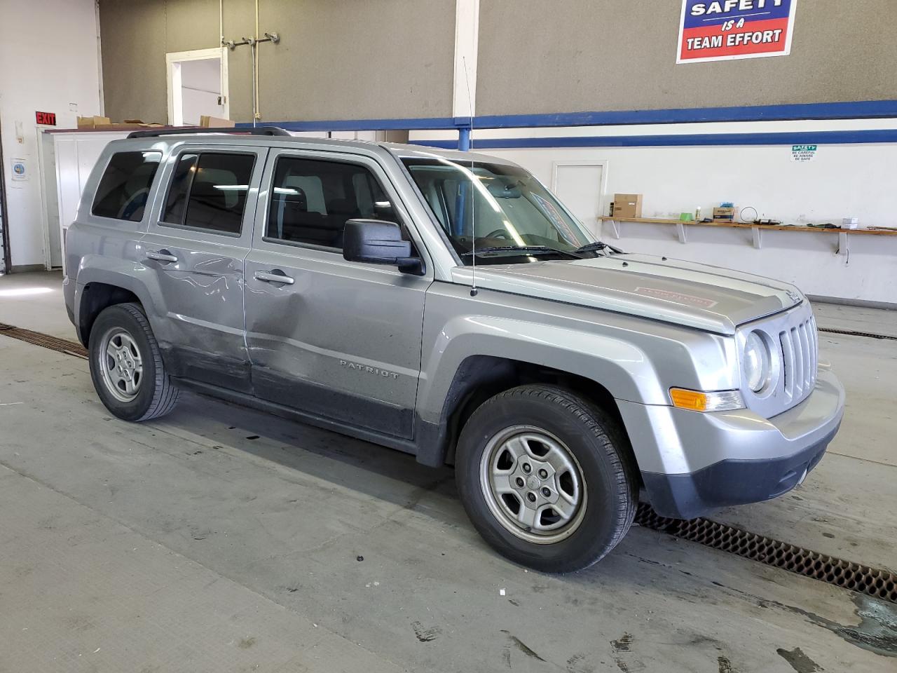 Photo 3 VIN: 1C4NJPBB3FD428009 - JEEP LIBERTY (PATRIOT) 