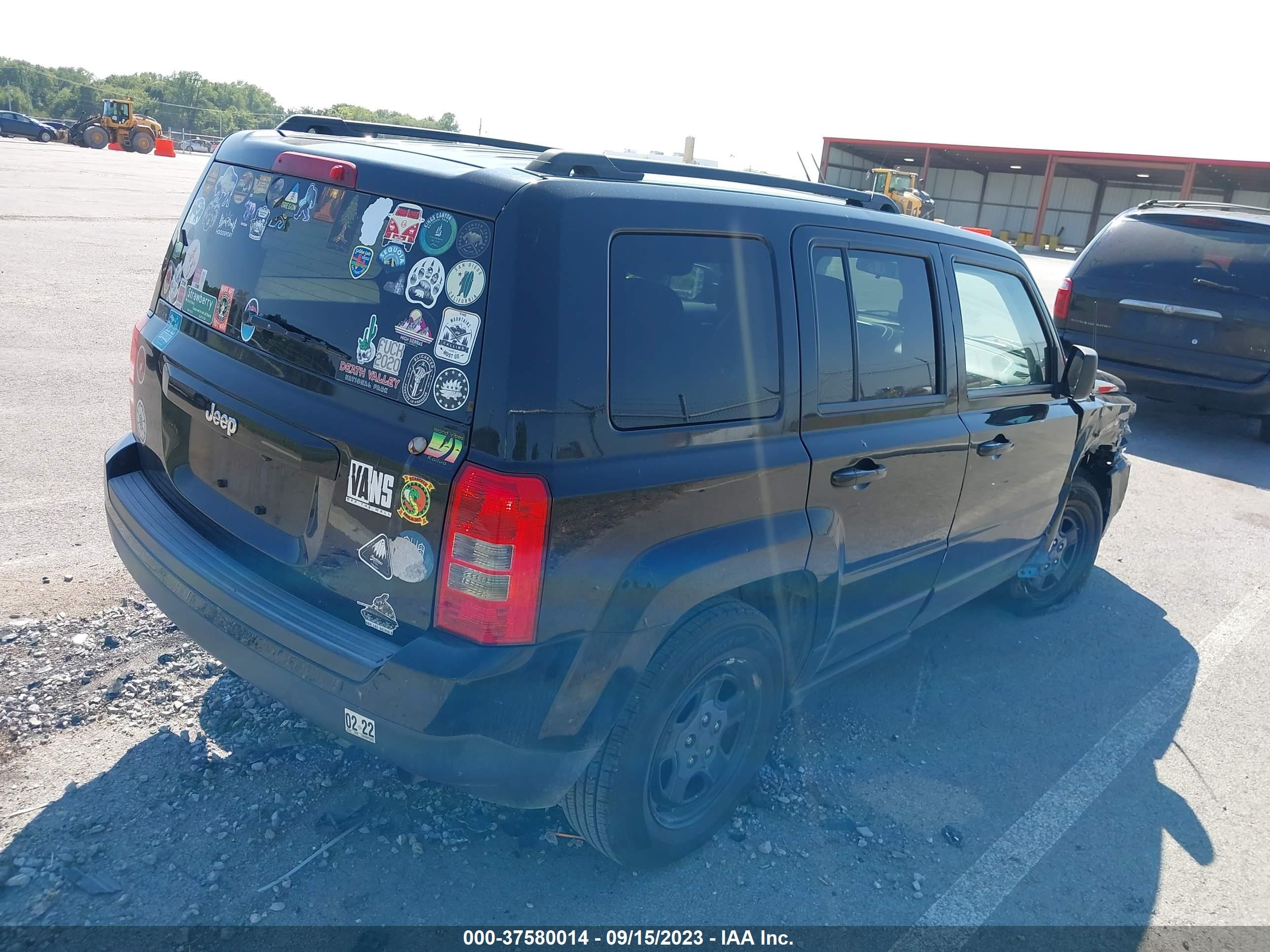 Photo 3 VIN: 1C4NJPBB4FD306081 - JEEP LIBERTY (PATRIOT) 