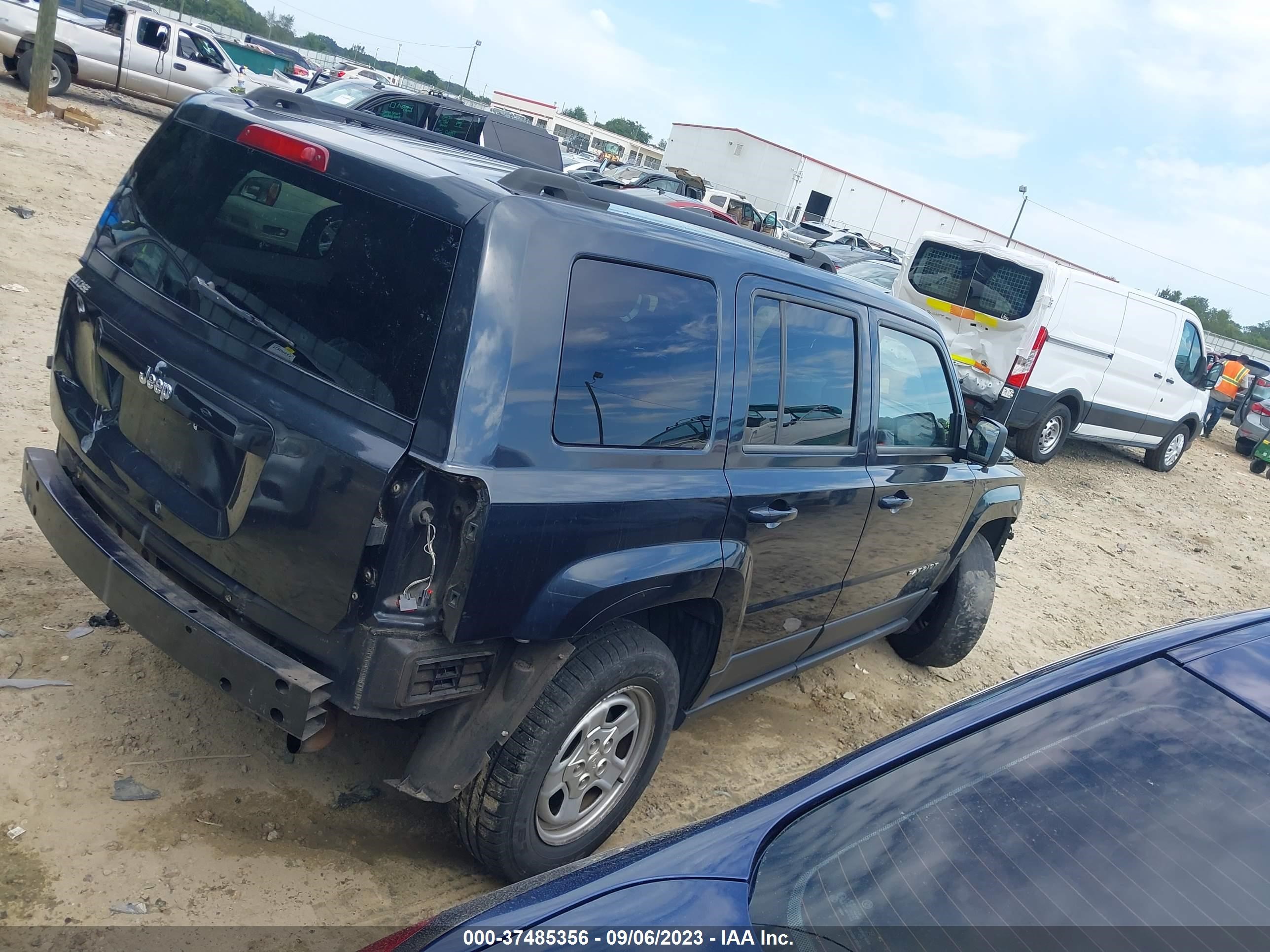 Photo 3 VIN: 1C4NJPBB5ED894071 - JEEP LIBERTY (PATRIOT) 