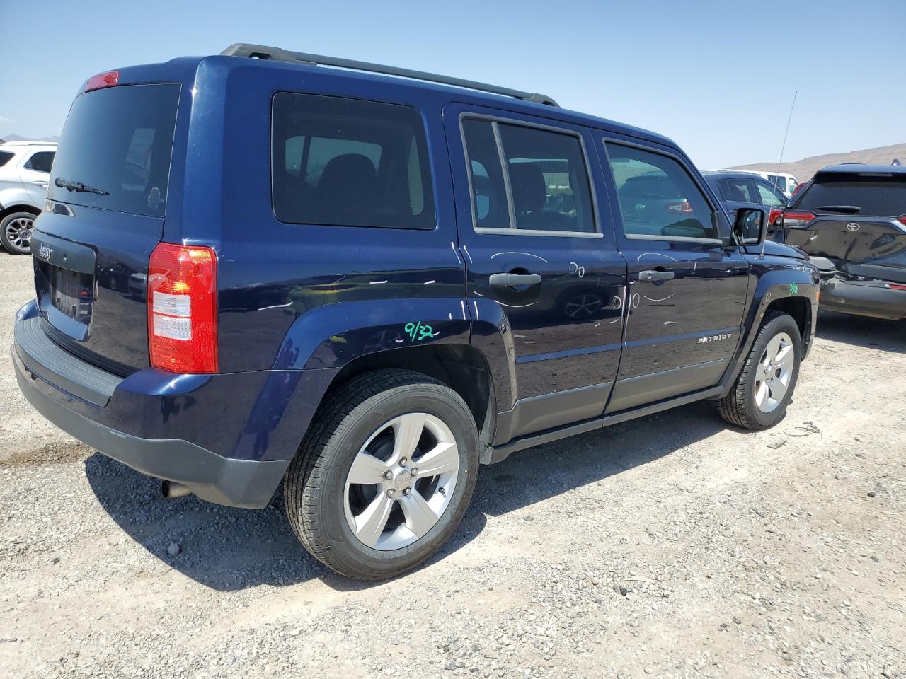 Photo 2 VIN: 1C4NJPBB6ED633645 - JEEP LIBERTY (PATRIOT) 