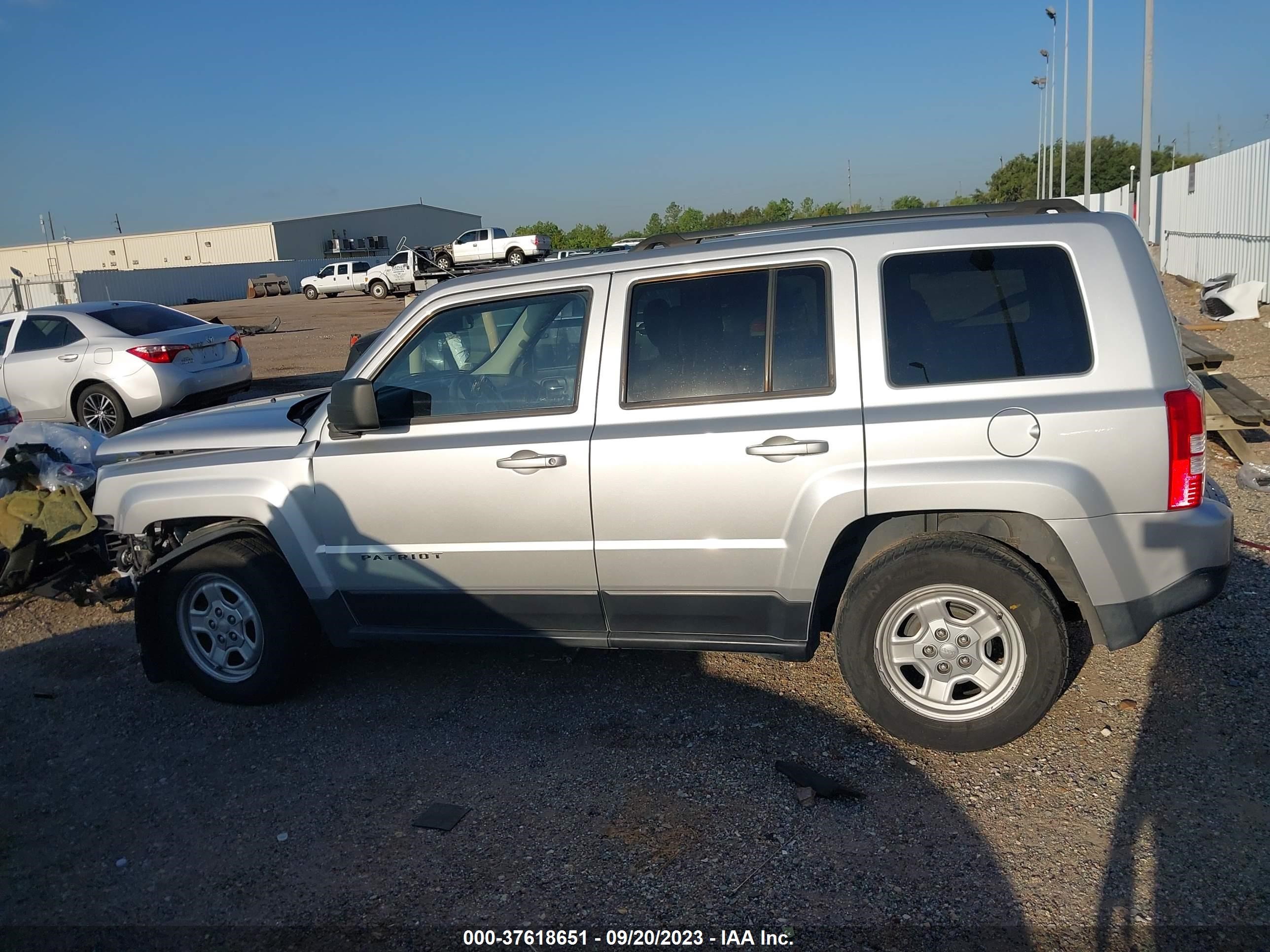 Photo 14 VIN: 1C4NJPBB7CD724159 - JEEP LIBERTY (PATRIOT) 