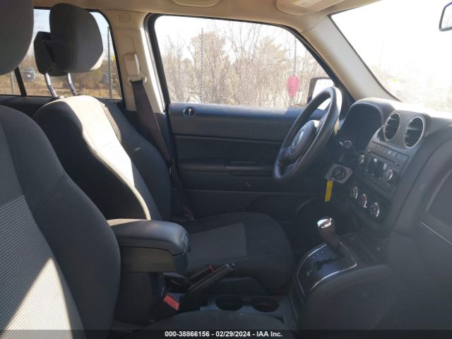 Photo 4 VIN: 1C4NJPBB8GD727075 - JEEP PATRIOT 