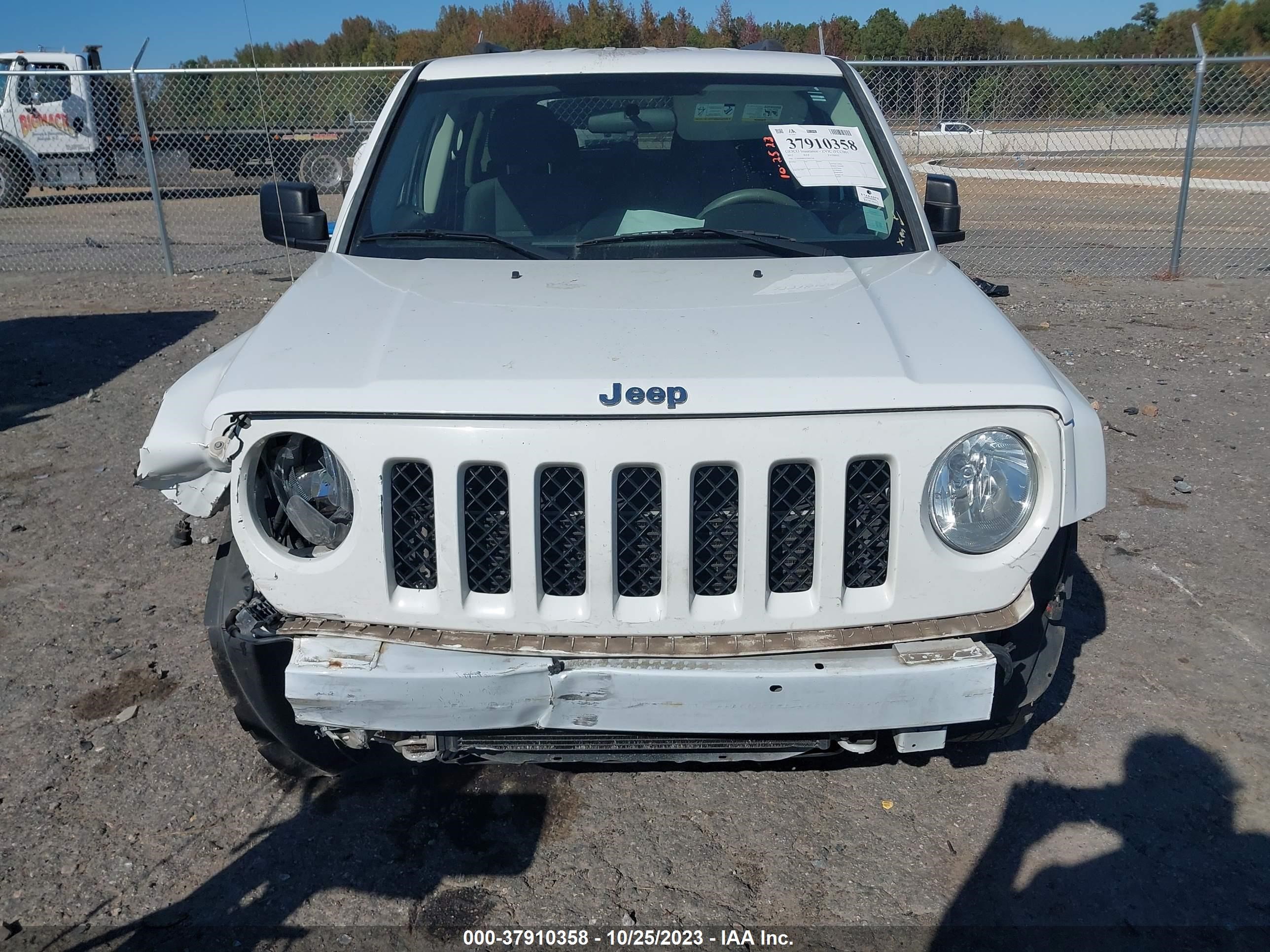 Photo 10 VIN: 1C4NJPBBXFD402166 - JEEP LIBERTY (PATRIOT) 