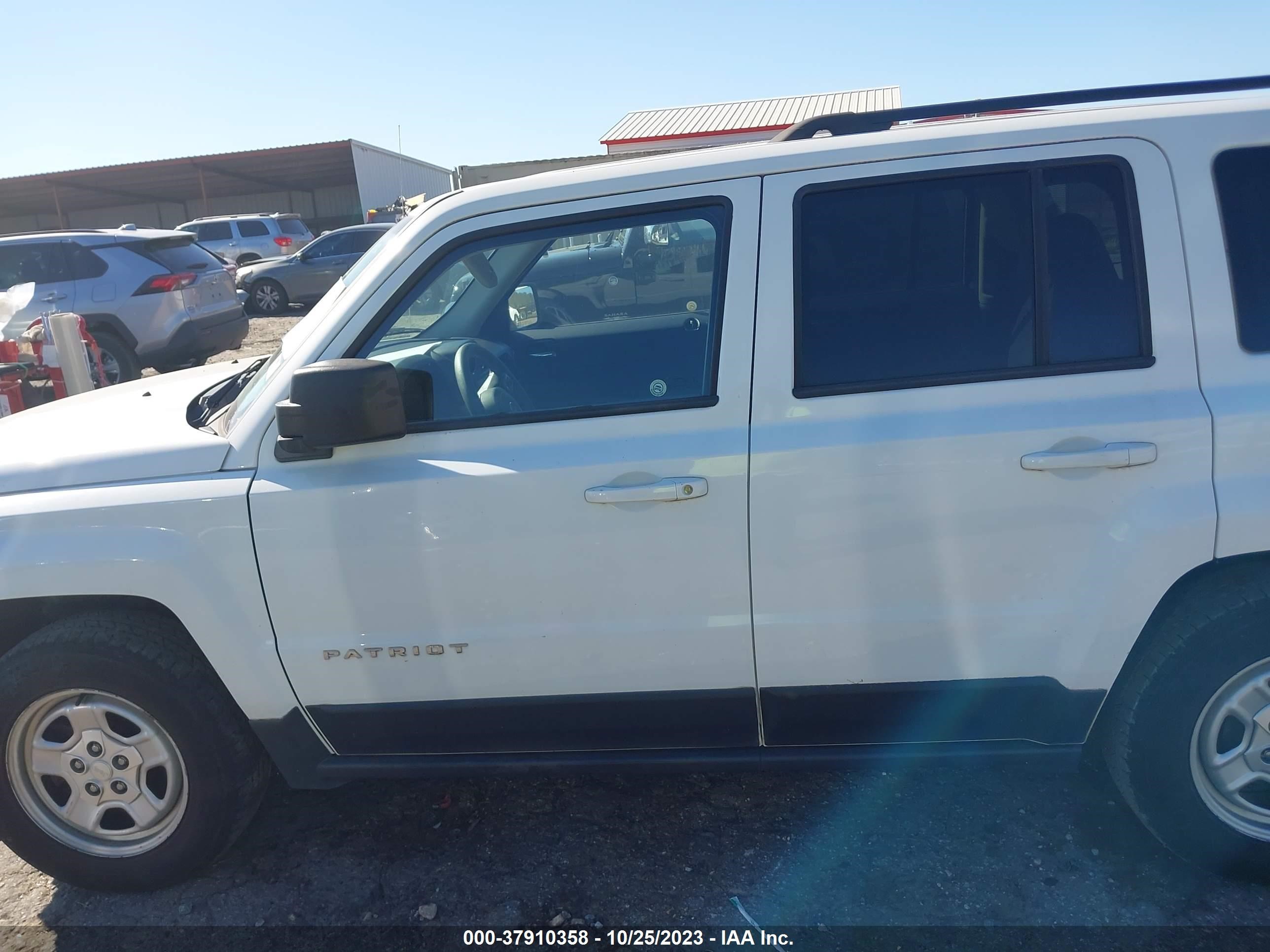 Photo 12 VIN: 1C4NJPBBXFD402166 - JEEP LIBERTY (PATRIOT) 