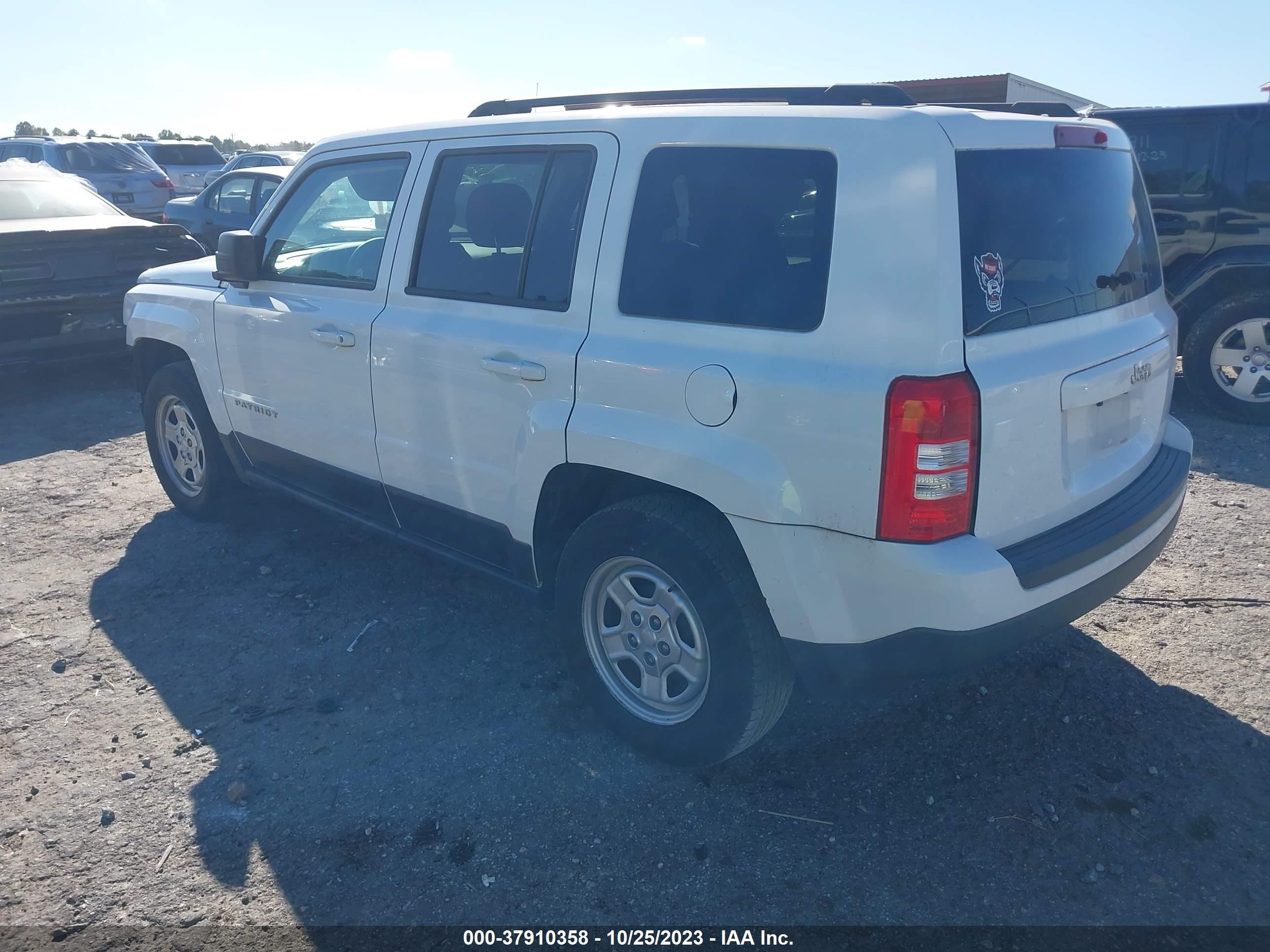 Photo 2 VIN: 1C4NJPBBXFD402166 - JEEP LIBERTY (PATRIOT) 