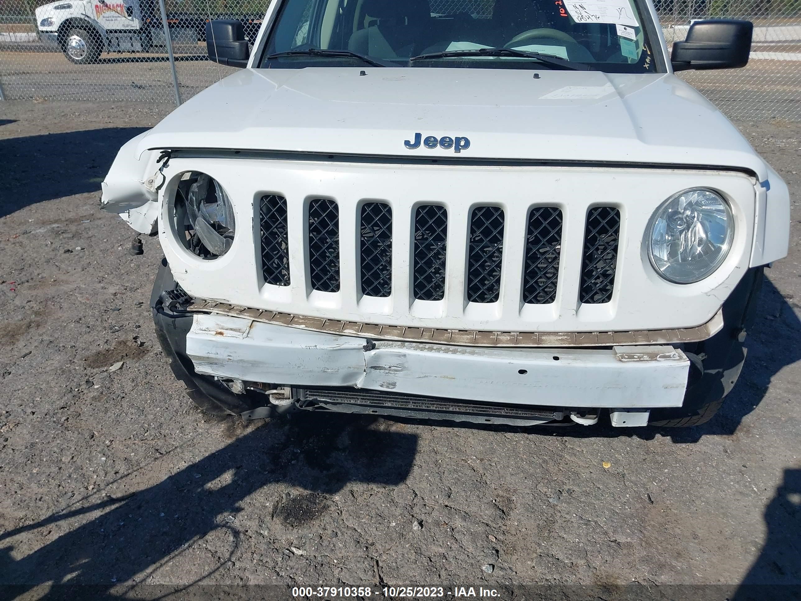 Photo 5 VIN: 1C4NJPBBXFD402166 - JEEP LIBERTY (PATRIOT) 