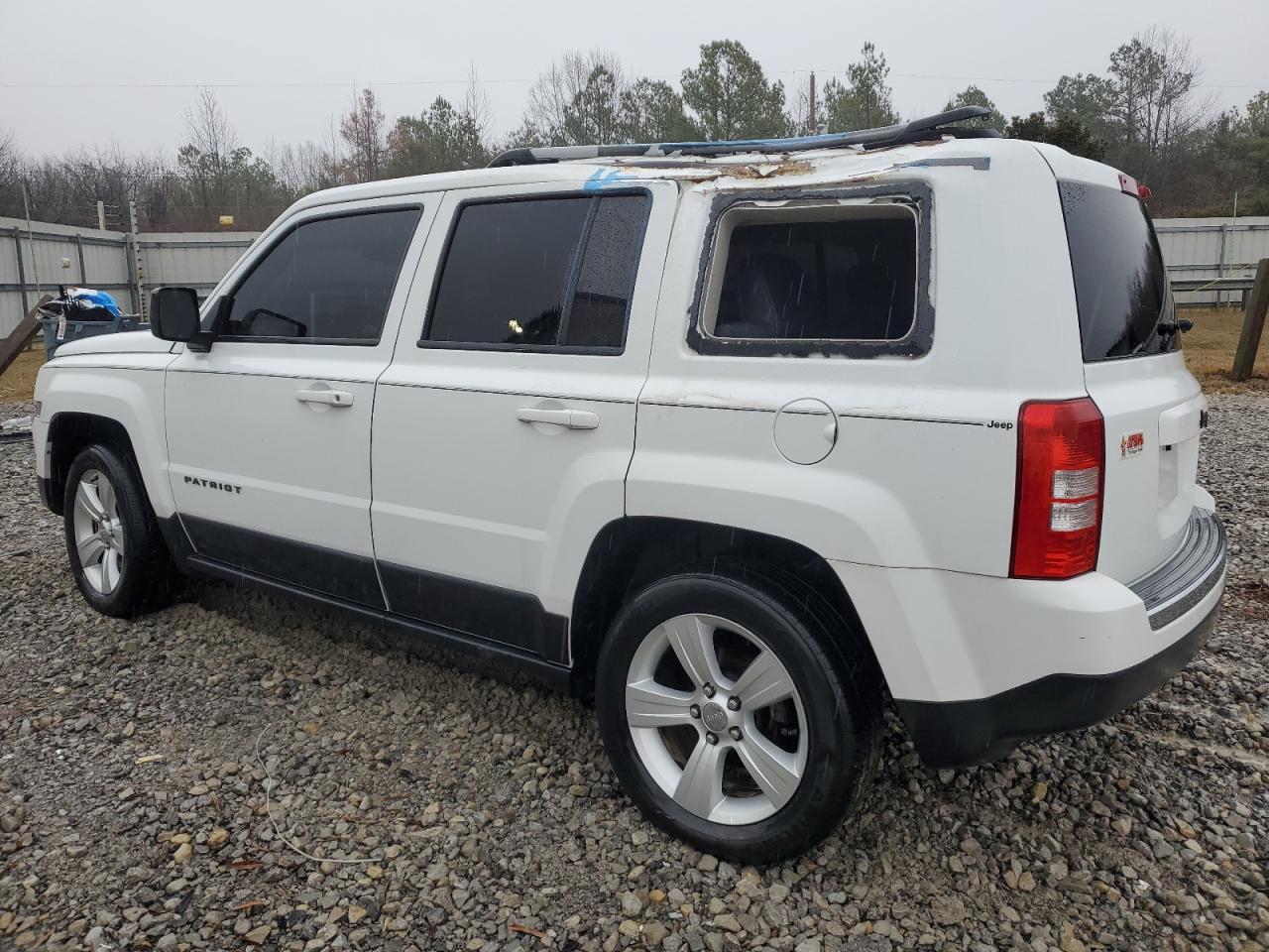 Photo 1 VIN: 1C4NJPCB0ED802282 - JEEP LIBERTY (PATRIOT) 