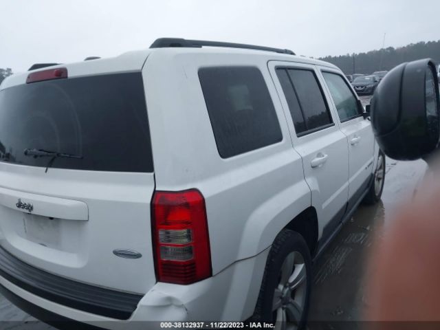 Photo 3 VIN: 1C4NJPFA2HD209403 - JEEP PATRIOT 