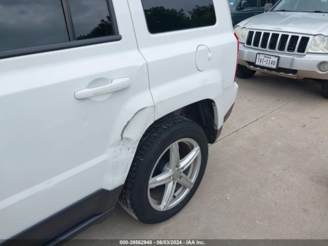 Photo 5 VIN: 1C4NJPFA3HD160860 - JEEP PATRIOT 