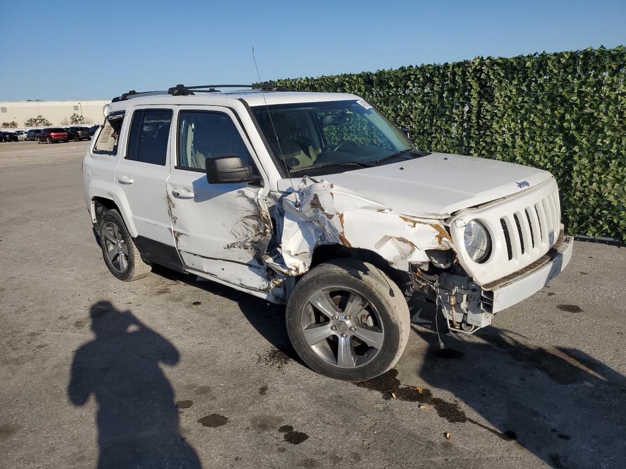 Photo 3 VIN: 1C4NJPFA4GD678569 - JEEP LIBERTY (PATRIOT) 